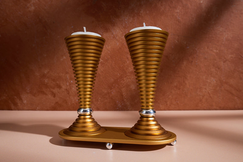 פמוטים עגולים עם מעמד לשבת מדגם Grooved