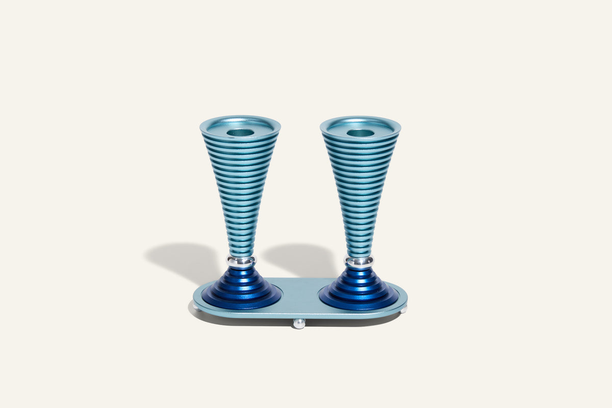 פמוטים עגולים עם מעמד לשבת מדגם Grooved
