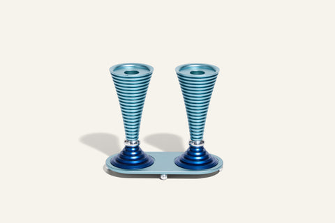 פמוטים עגולים עם מעמד לשבת מדגם Grooved