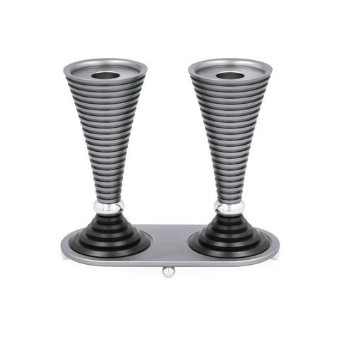 פמוטים עגולים עם מעמד לשבת מדגם Grooved