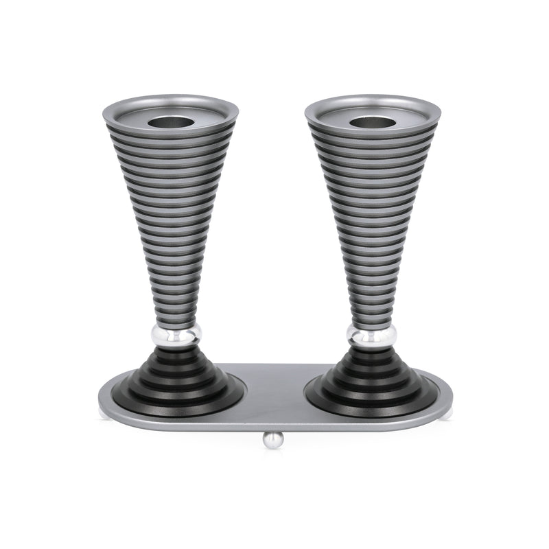 פמוטים עגולים עם מעמד לשבת מדגם Grooved