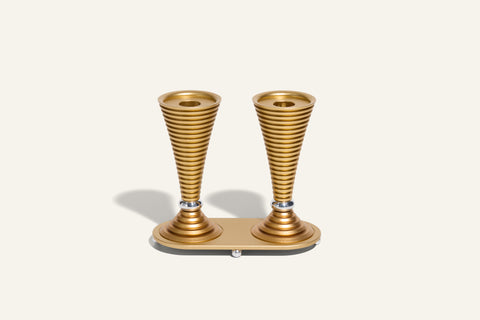 פמוטים עגולים עם מעמד לשבת מדגם Grooved