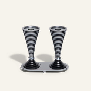 פמוטים עגולים עם מעמד לשבת מדגם Grooved